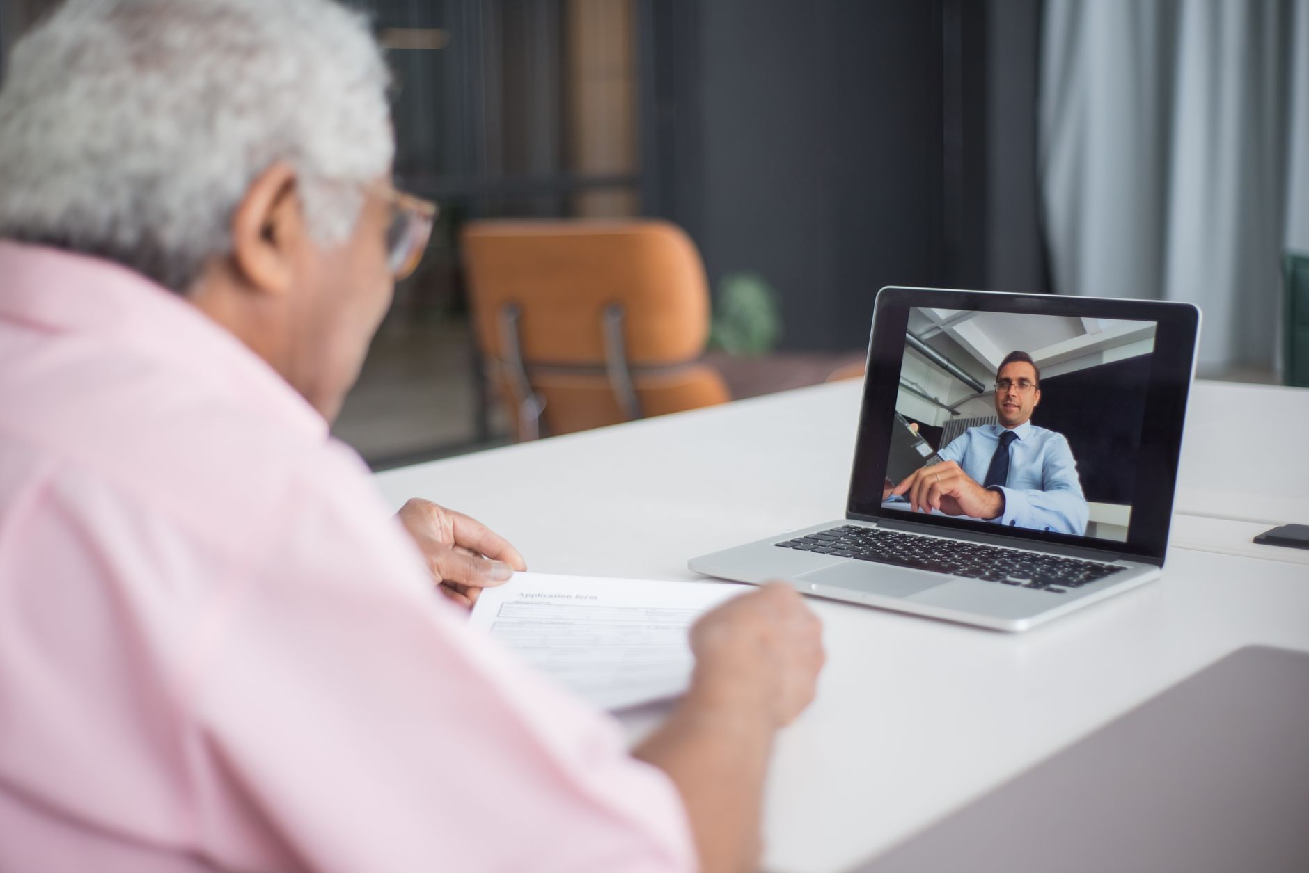 Consulta por videochamada, no portátil